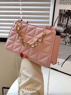 Quilted Pink Chain Shoulder Bag - Elegant Women’s Crossbody